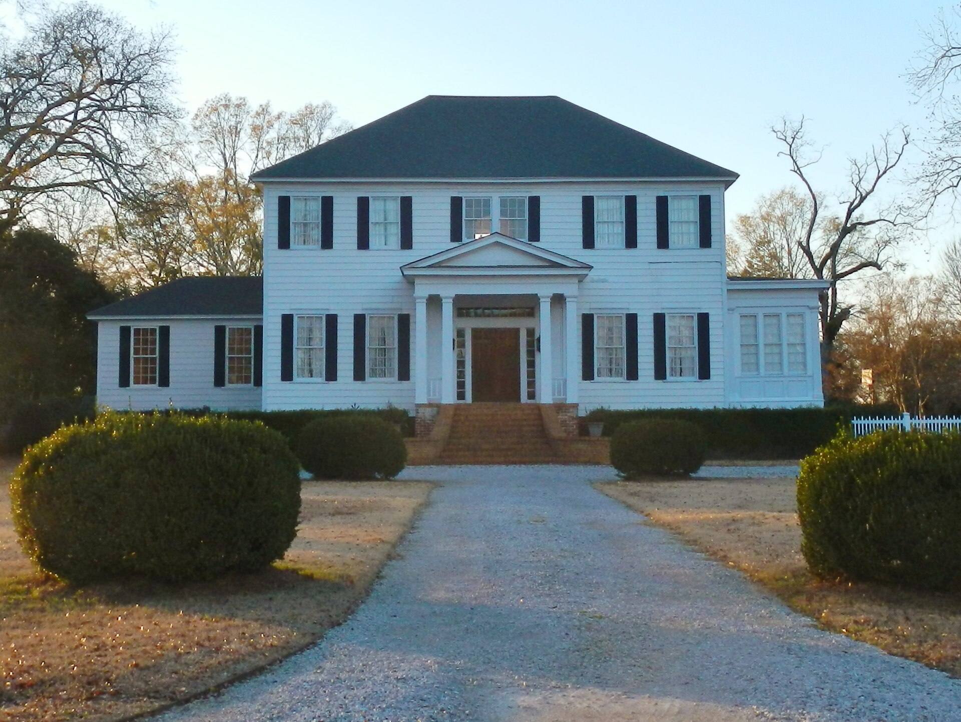 Holly House, an 1836 residence in the Lowndesboro Historic District.